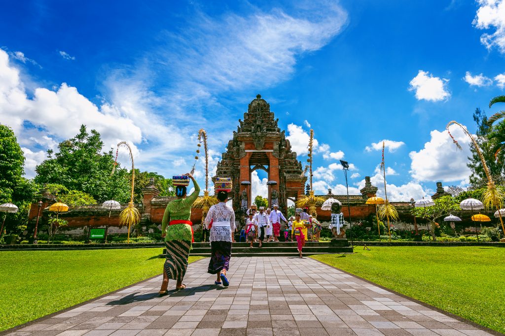 contoh industri pariwisata