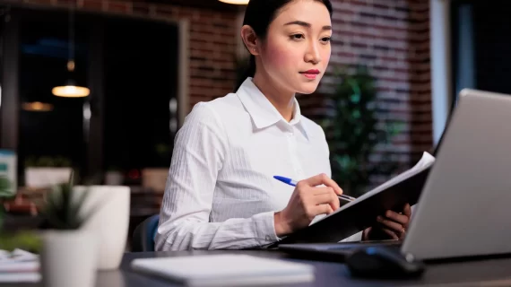 Menyewa Jasa Akuntan, Solusi Efektif untuk Keuangan Bisnis Anda