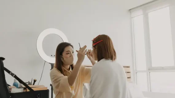 Cara Menjadikan Hobi Makeup sebagai Penghasilan Tambahan