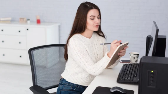 Freelancer atau Pekerja Kantoran, Mana yang Lebih Fleksibel?