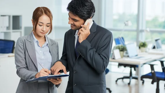 Admin Sales Adalah : Peran Penting di Balik Layar Dunia Penjualan