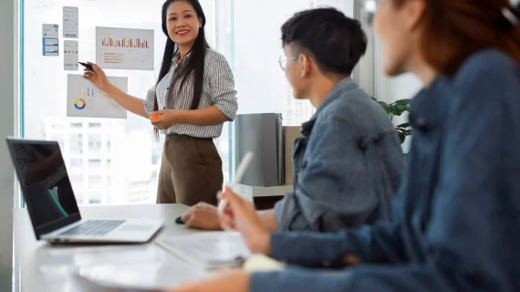 Cara Efektif Melatih Karyawan Baru agar Siap Hadapi Dunia Kerja