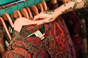 Membangun dan Mengelola Toko Baju Batik yang Menguntungkan!