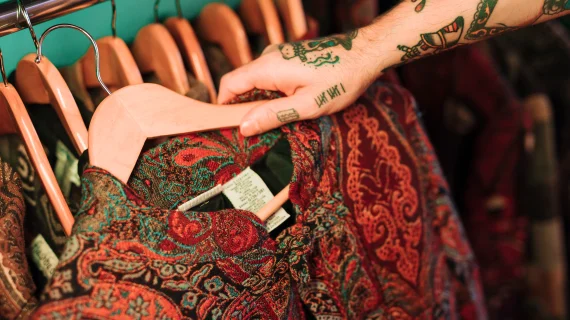 Membangun dan Mengelola Toko Baju Batik yang Menguntungkan!