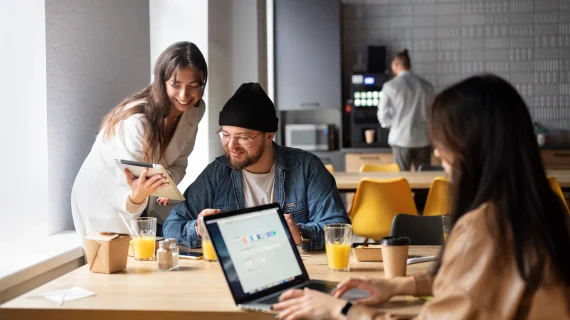 8 Alasan Offline Marketing Bisa Membawa Bisnis Naik Level!