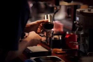 Barista dan Bartender, Apa Perbedaannya?